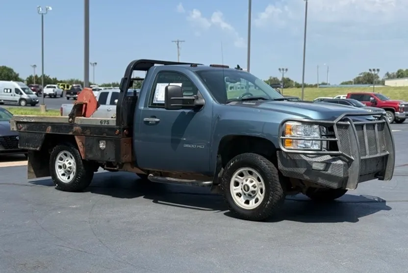 2013 Chevrolet Silverado 3500HD LT photo 1