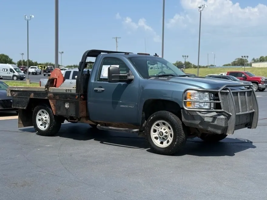 2013 Chevrolet Silverado 3500HD LT photo 1