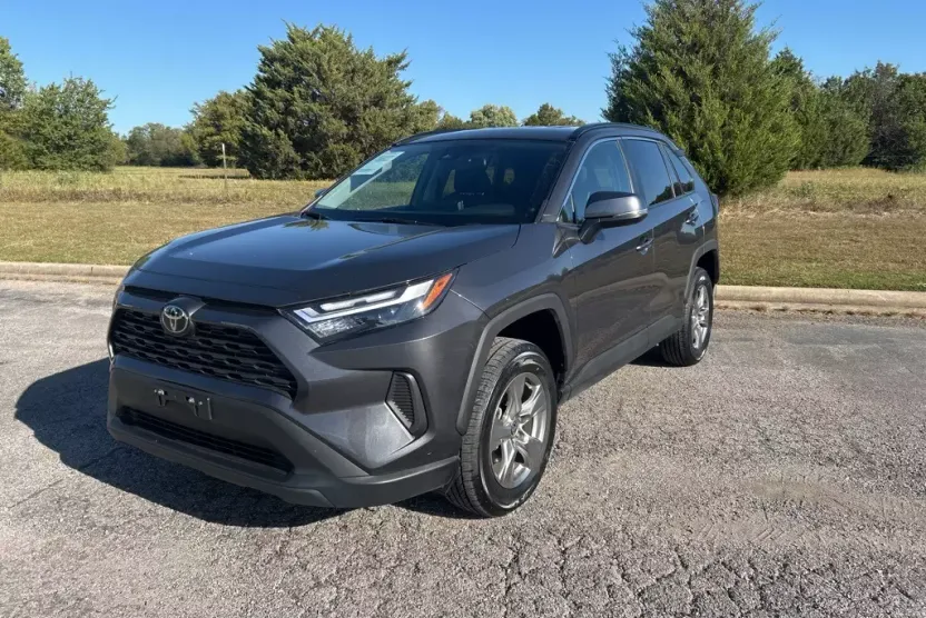 2024 Toyota RAV4 XLE photo 1