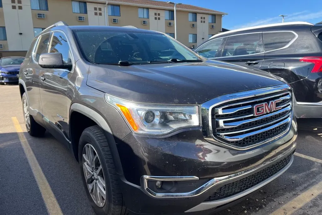 2017 Gmc Acadia SLE photo 1