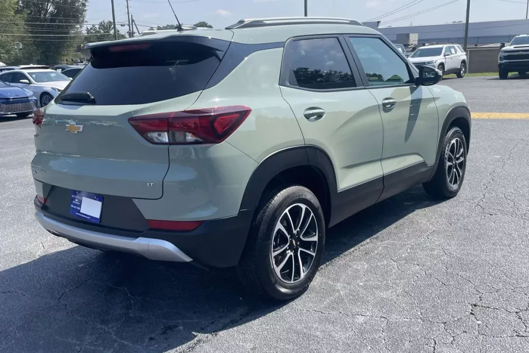 2025 Chevrolet Trailblazer LT photo 1