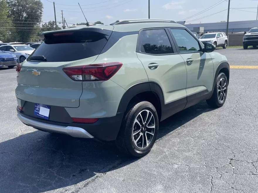 2025 Chevrolet Trailblazer LT photo 1