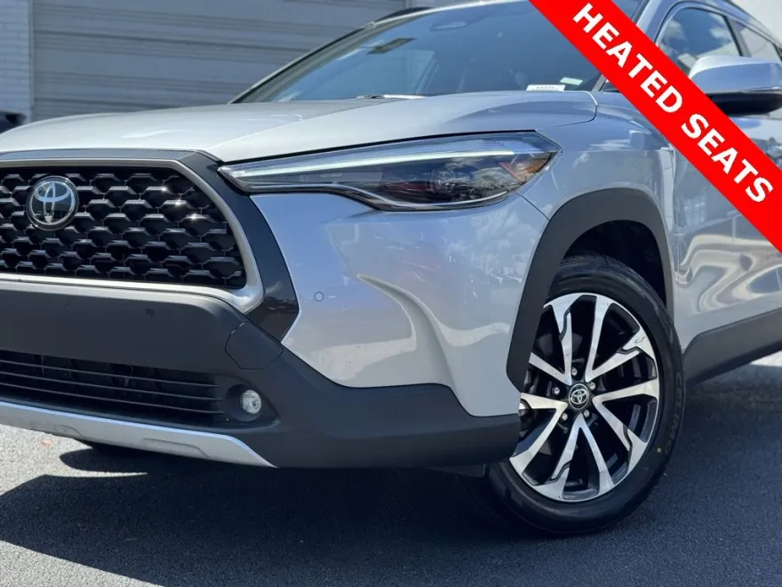 2024 Toyota Corolla Cross XLE photo 1