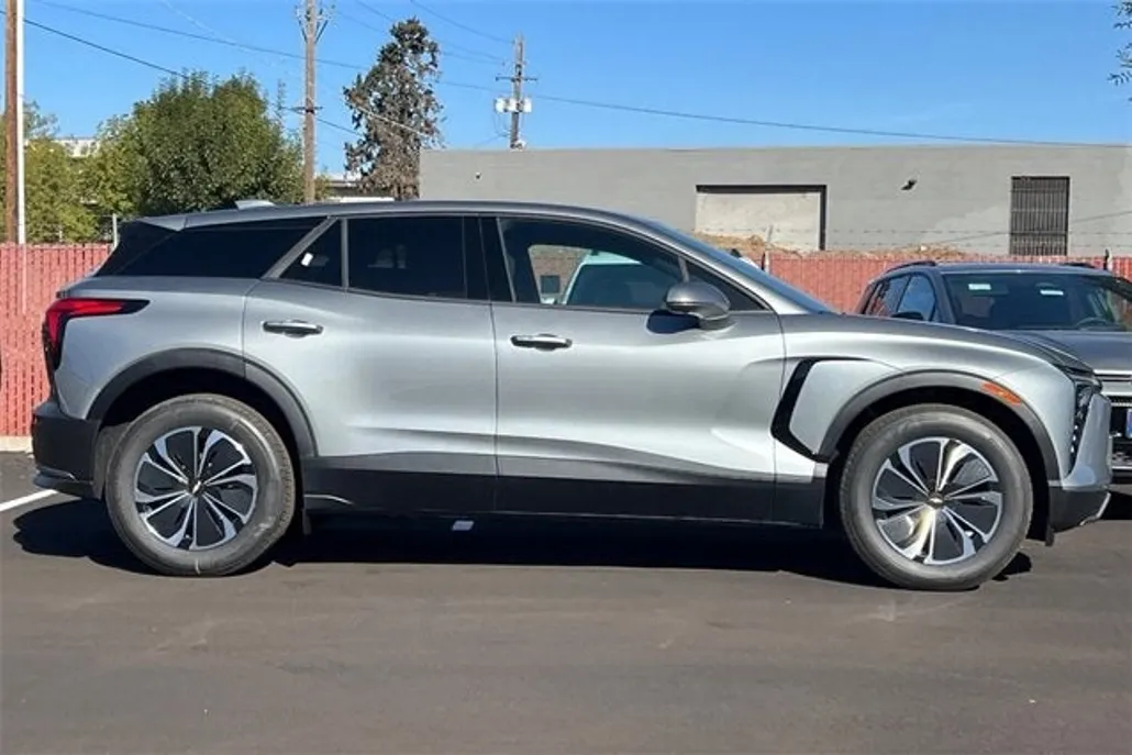 2025 Chevrolet Blazer EV photo 1