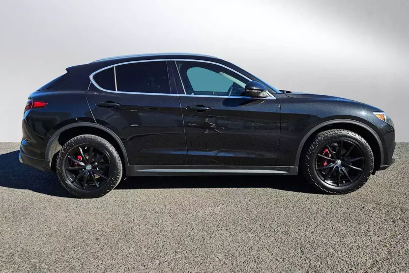 2018 Alfa Romeo Stelvio Ti photo 1