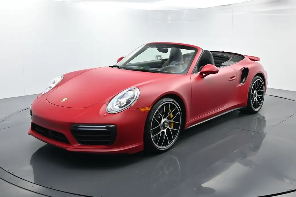 2017 Porsche 911 Turbo S photo 1