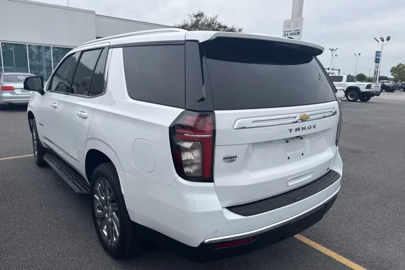 2022 Chevrolet Tahoe LT photo 1