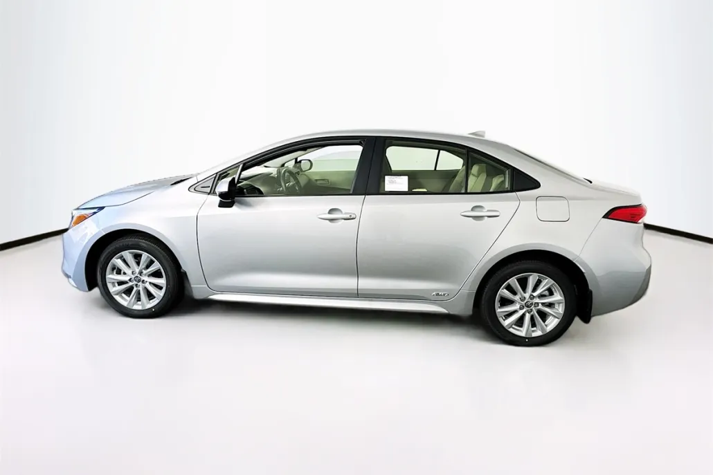 2025 Toyota Corolla Hybrid LE photo 1