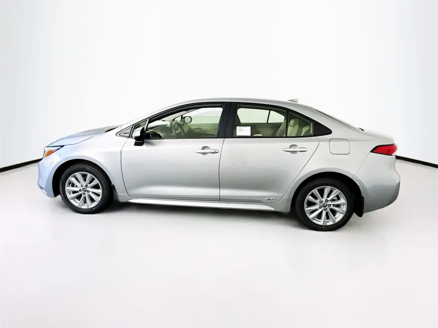 2025 Toyota Corolla Hybrid LE photo 1
