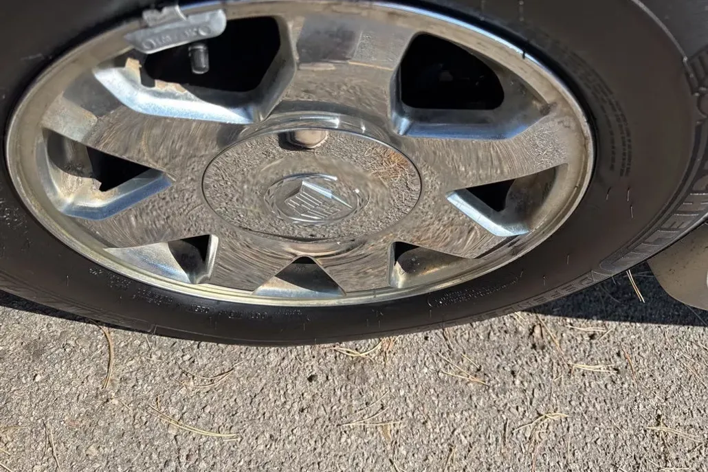 2003 Cadillac Escalade Base photo 1