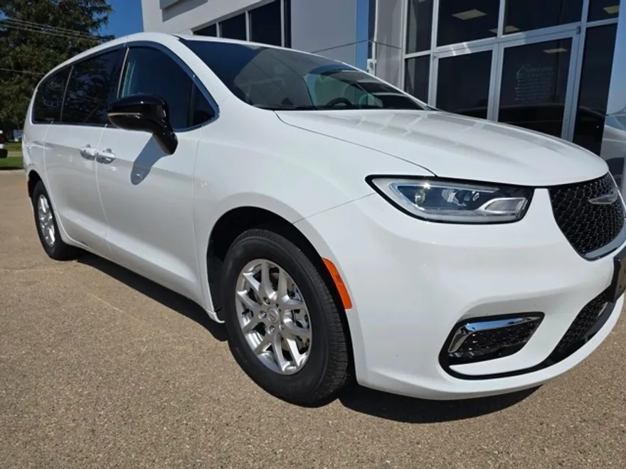 2026 Chrysler Pacifica photo 1