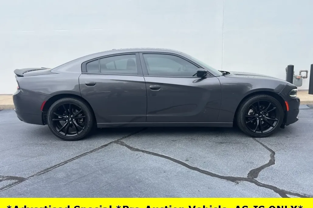 2018 Dodge Charger SXT photo 1