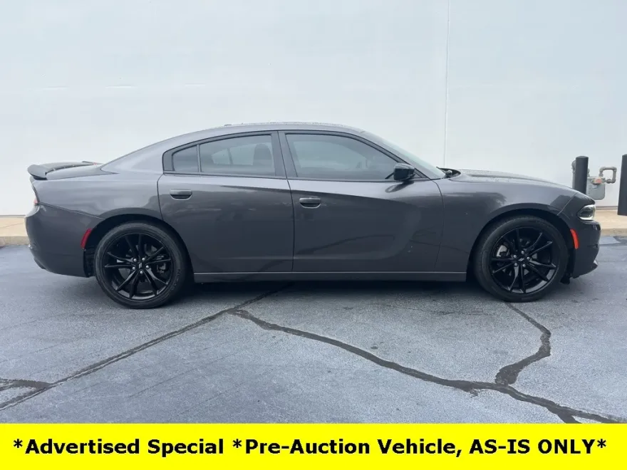 2018 Dodge Charger SXT photo 1