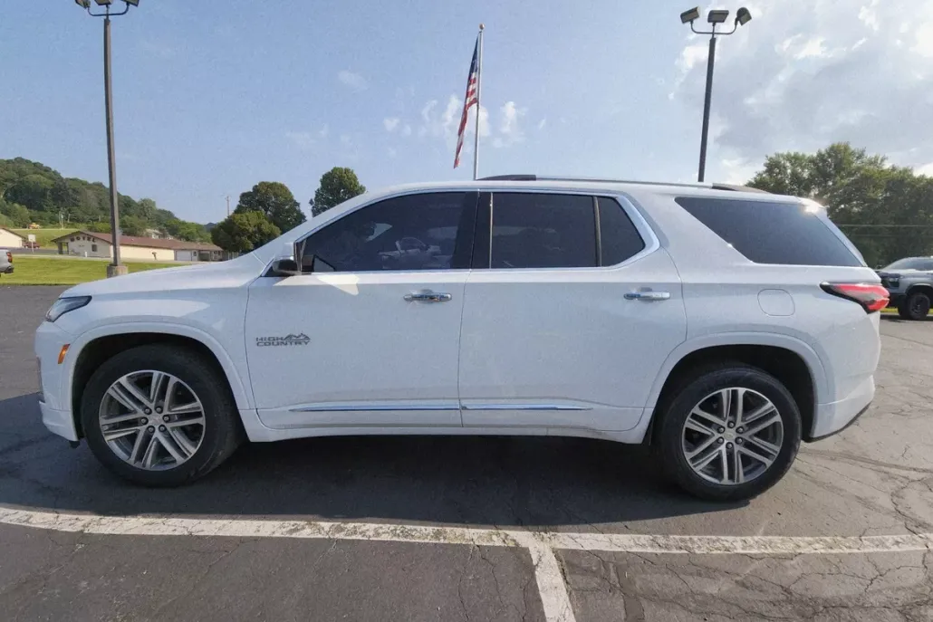 2023 Chevrolet Traverse High Country photo 1