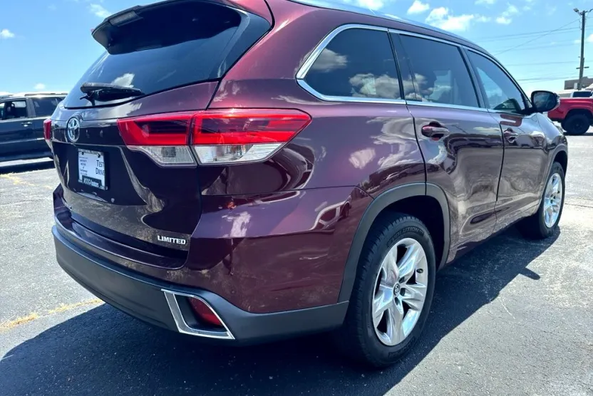 2019 Toyota Highlander Limited photo 1