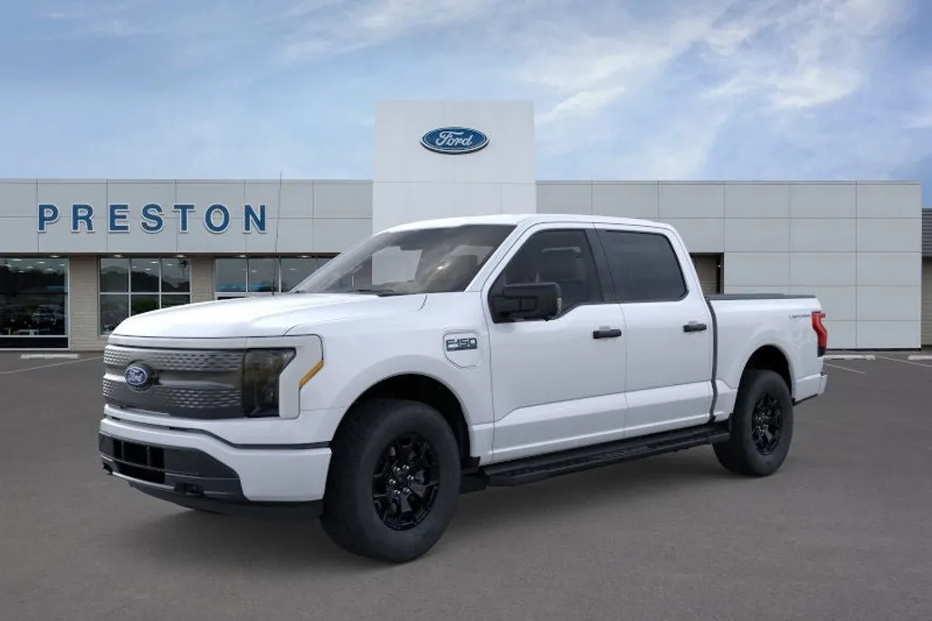 2025 Ford F-150 Lightning XLT photo 1