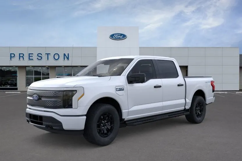 2025 Ford F-150 Lightning XLT photo 1