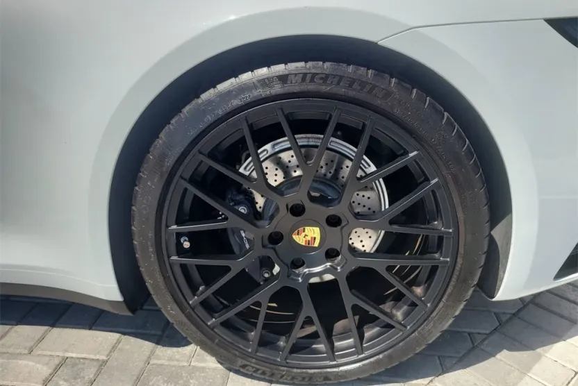 2022 Porsche 911 4 photo 1