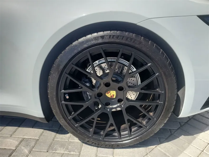 2022 Porsche 911 4 photo 1