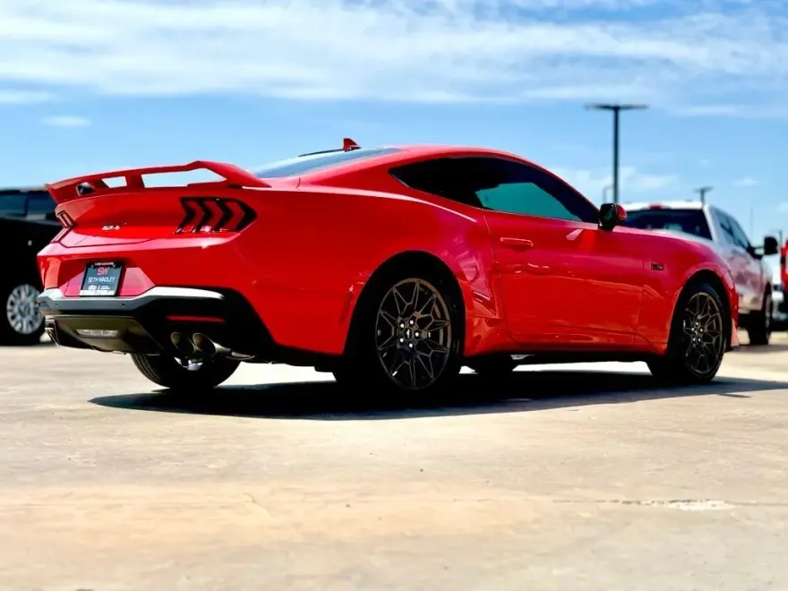 2025 Ford Mustang GT Premium photo 1