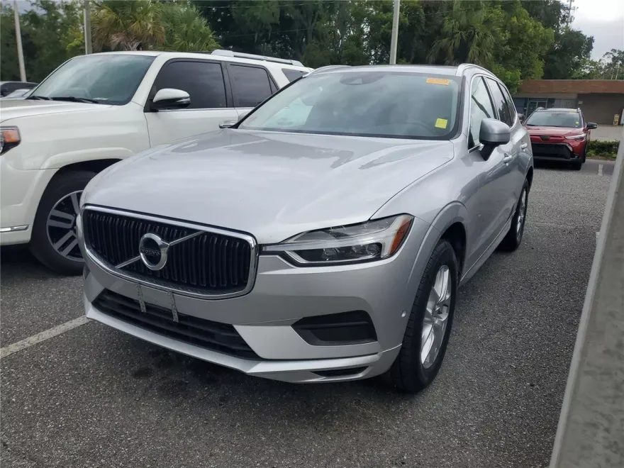 2019 Volvo XC60 Momentum photo 1