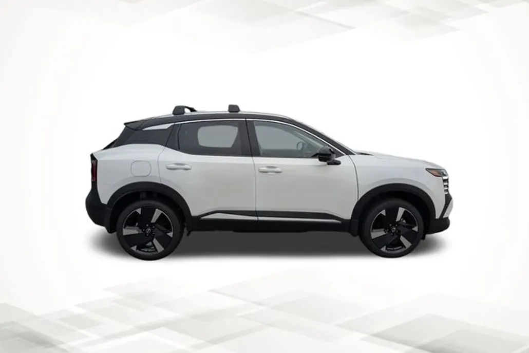 2025 Nissan Kicks SR photo 1