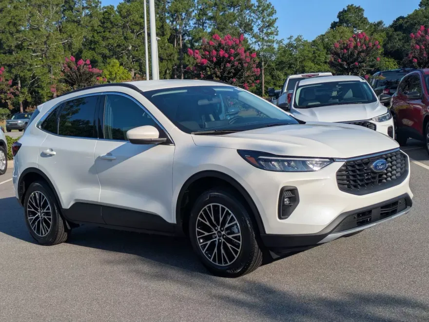 2025 Ford Escape photo 1
