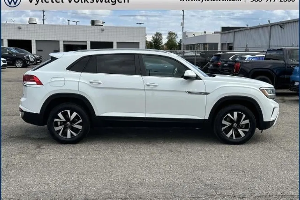 2020 Volkswagen Atlas Cross Sport SE photo 1
