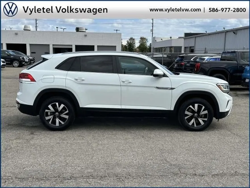 2020 Volkswagen Atlas Cross Sport SE photo 1