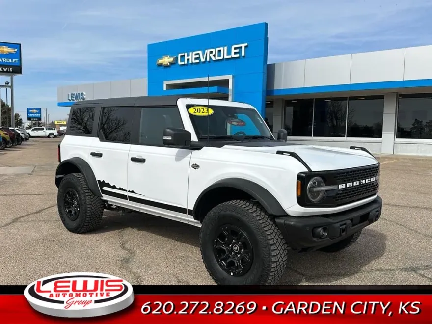 2023 Ford Bronco Base photo 1