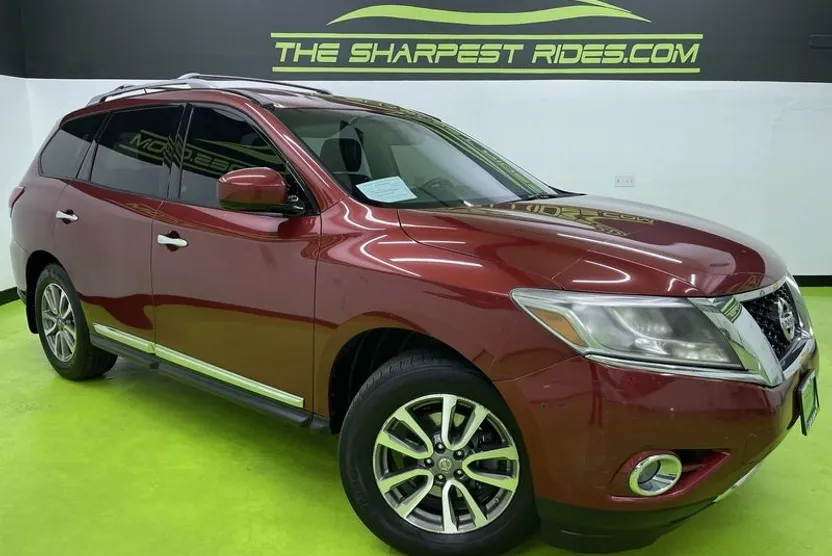 2013 Nissan Pathfinder SL photo 1