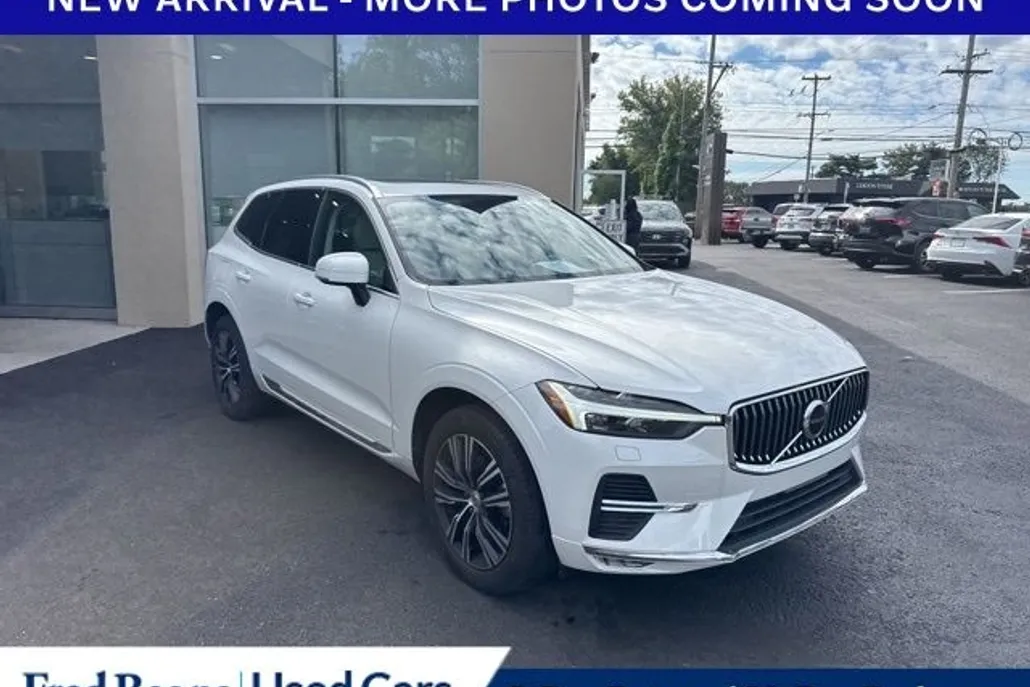 2022 Volvo XC60 B5 Inscription photo 1