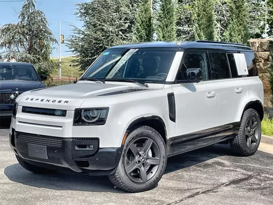 2024 Land Rover Defender 110 X-Dynamic SE photo 1