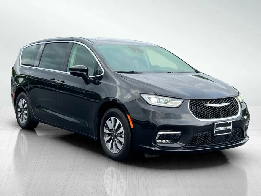 2022 Chrysler Pacifica Hybrid Touring L photo 1