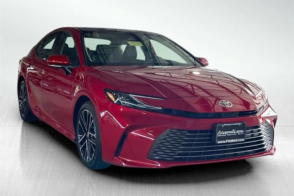 2025 Toyota Camry XLE photo 1