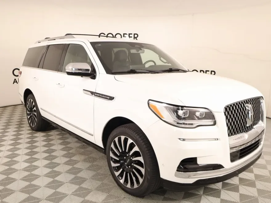 2024 Lincoln Navigator Black Label photo 1