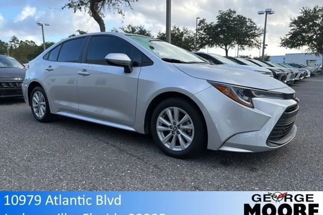 2024 Toyota Corolla LE photo 1