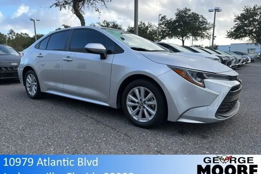 2024 Toyota Corolla LE photo 1