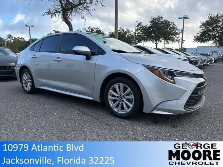 2024 Toyota Corolla LE photo 1