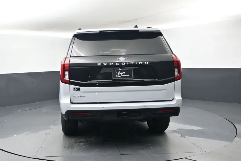 2025 Ford Expedition photo 1