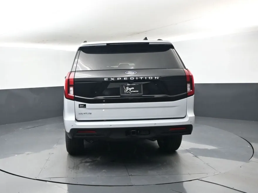 2025 Ford Expedition photo 1