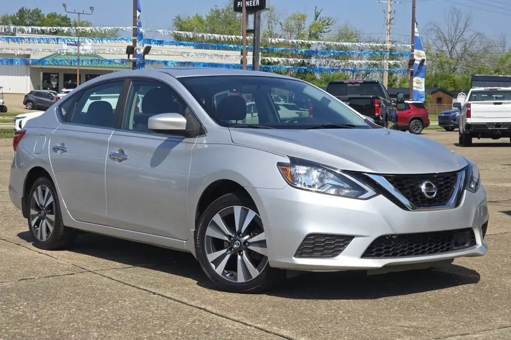 2019 Nissan Sentra SV photo 1