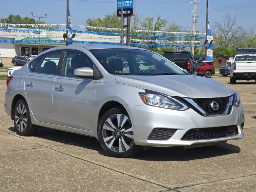 2019 Nissan Sentra SV photo 1