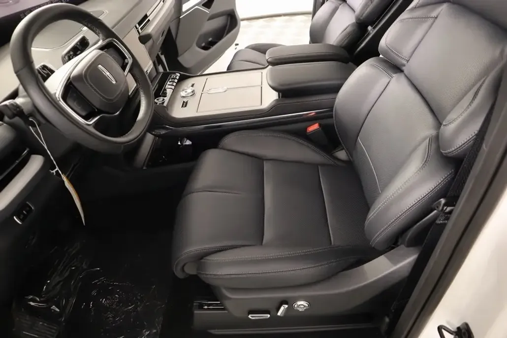 2025 Lincoln Navigator L Reserve photo 1