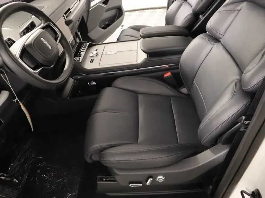 2025 Lincoln Navigator L Reserve photo 1