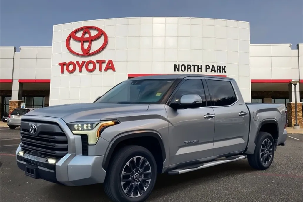 2023 Toyota Tundra Limited photo 1