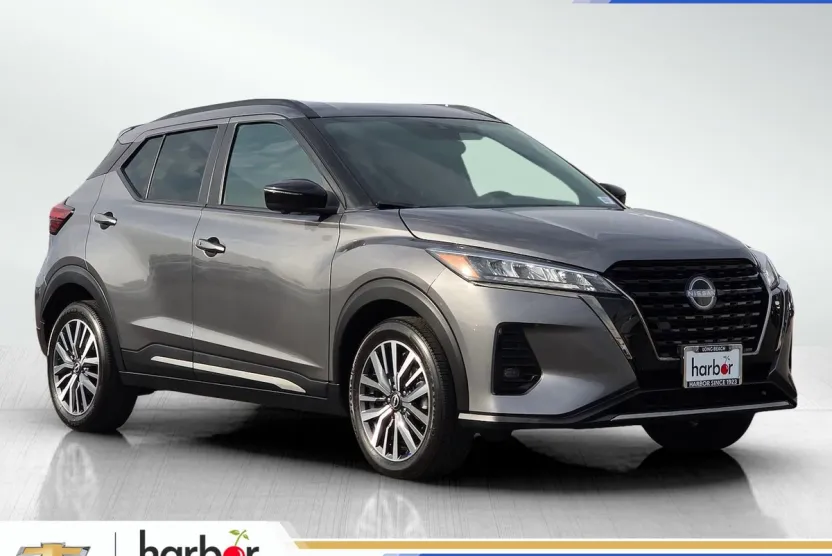 2024 Nissan Kicks SR photo 1