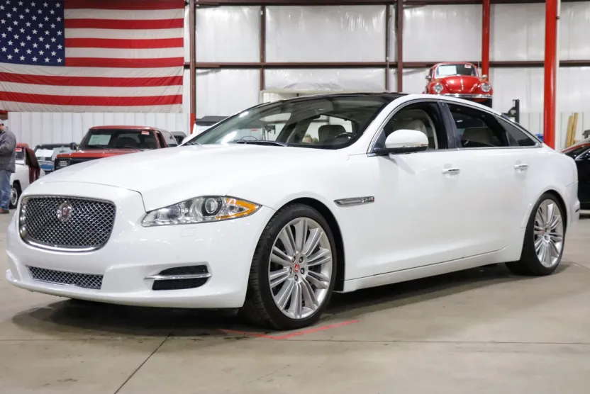 2014 Jaguar XJ photo 1