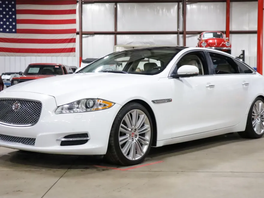 2014 Jaguar XJ photo 1