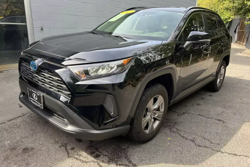 2022 Toyota RAV4 Hybrid LE photo 1